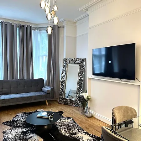 Elegant Apartment In London
